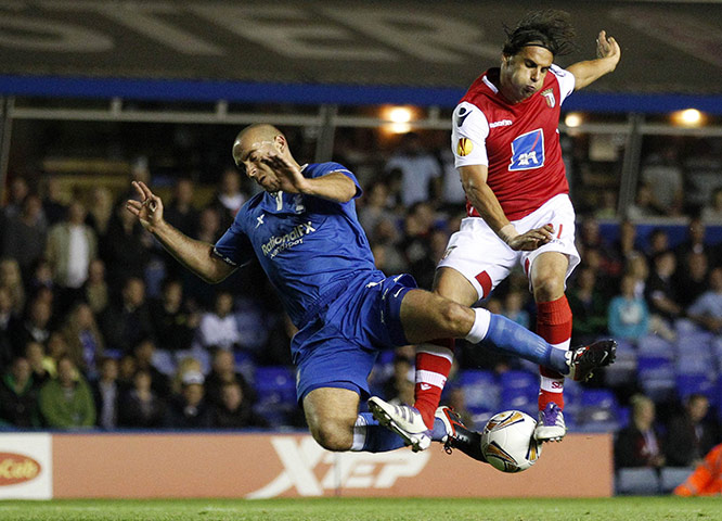 Europa League: Birmingham City's David Murphy blocks a shot from Braga's Nuno Gomes 