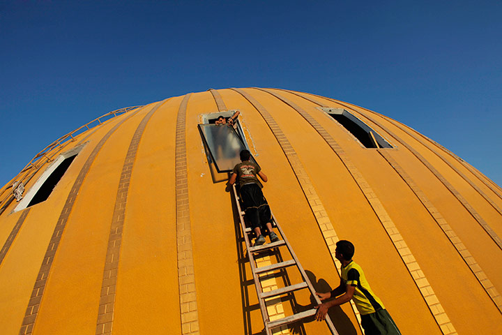 24 hours in pictures: Palestinians work to maintain 