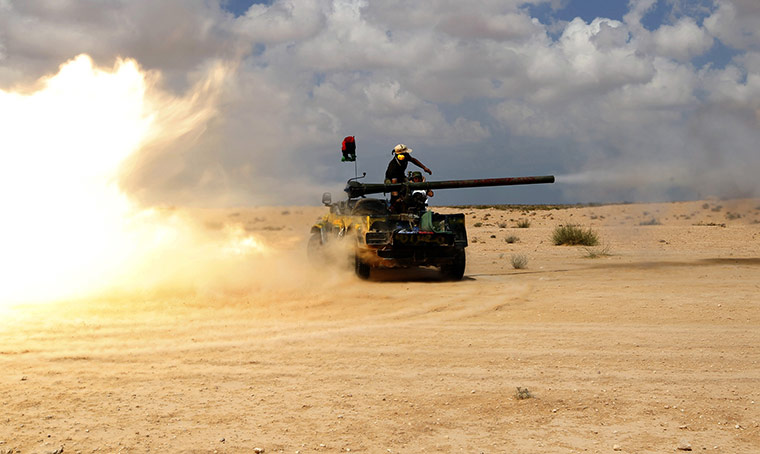 Sirte: Anti-Gaddafi fighters fire a cannon