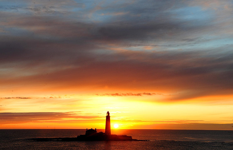 24 hours: Whitley Bay, England: The sun rises over St Mary's Lighthouse 