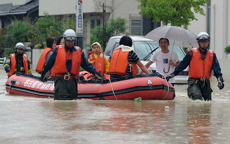 Typhoon Roke: A family is rescued from a flooded area in Nagoya