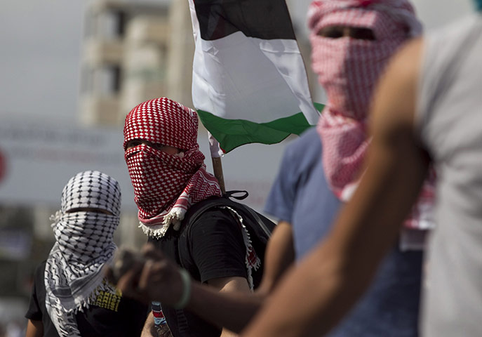 West Bank clashes: Qalandiya checkpoint