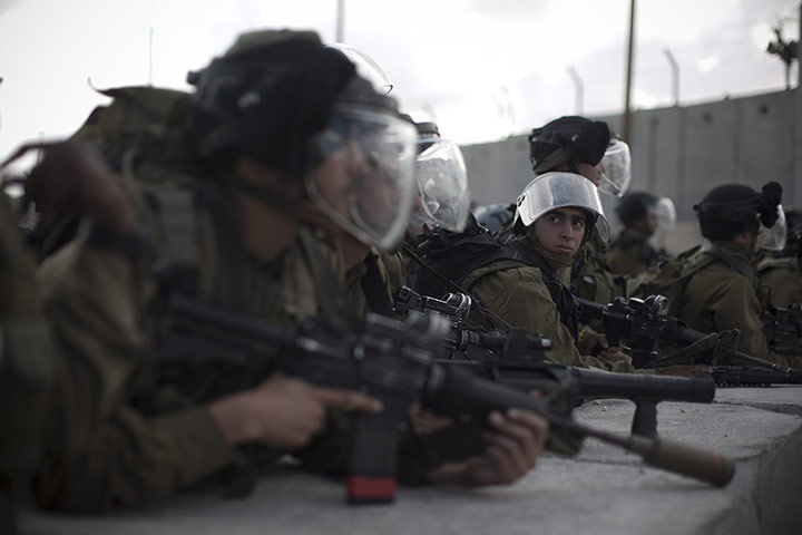 West Bank clashes: Qalandia checkpoint near Ramallah