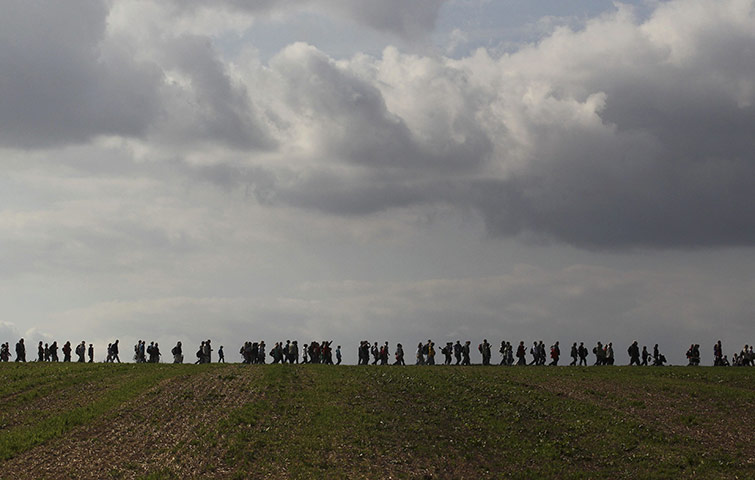 24 Hours: Pilgrims walk to attend the Marian Vespers held by Pope Benedict XVI