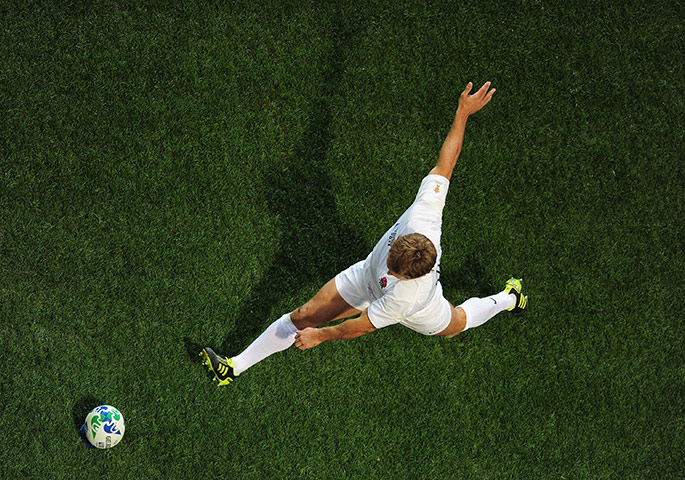 24 Hours: onny Wilkinson of England during the match against Romania at Otago Stadium