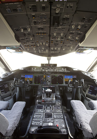 boeing 787 dreamliner: Boeing Delivers Its First 787 Dreamliner