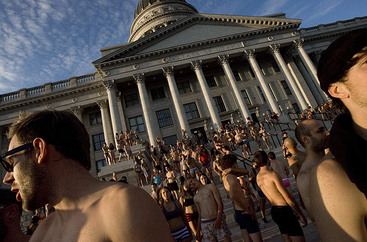 24 hours: Salt Lake City, Utah, USA: People prepare to run in their underwear