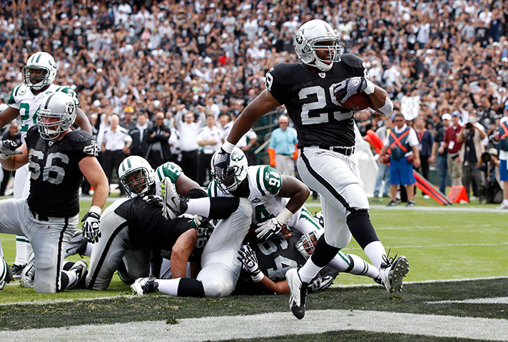 NFL roundup: Raiders Michael Bush scores touchdown against the New York Jets in Oakland