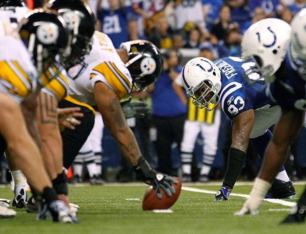 NFL roundup: Dwight Freeney waits for the snap