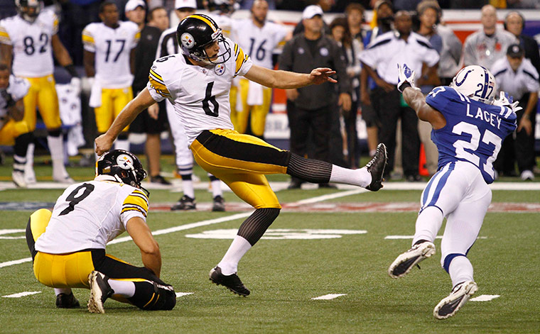 NFL roundup: Steelers place kicker Suisham watches his winning field goal