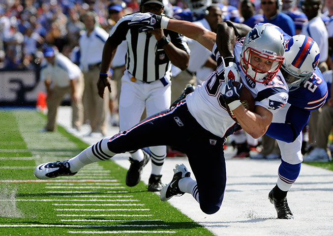 NFL roundup: Wes Welker tackled out of bounds by Buffalo Bills' Aaron Williams