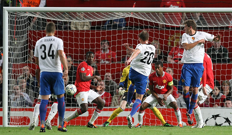 Champions League Tuesday: Fabian Frei gets Basel back into the game against Manchester United