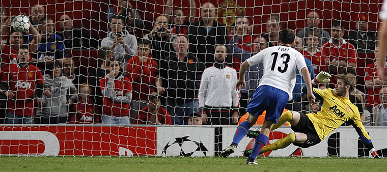 Champions League Tuesday: Basel's Alexander Frei score a penalty against Manchester United