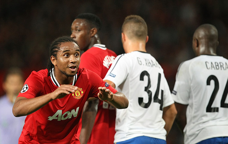 Champions League Tuesday: Anderson tries to distract the Sommer in the Basel goal at a free-kick