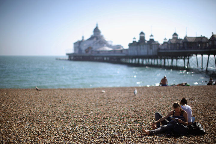 Hot weather in the UK: The UK Enjoys The Warm Autumn Sun