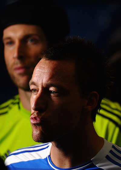 Champions League Wed: John Terry leads the Chelsea team out against Valencia 