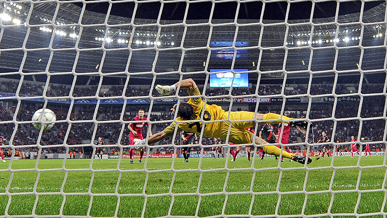 Champions League Wed: Michael Ballack scores for Leverkusen