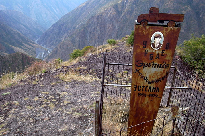 MarcinMonko assignment: 1: One of the victim of Tien Shan mountains roads, Kyrgyzstan