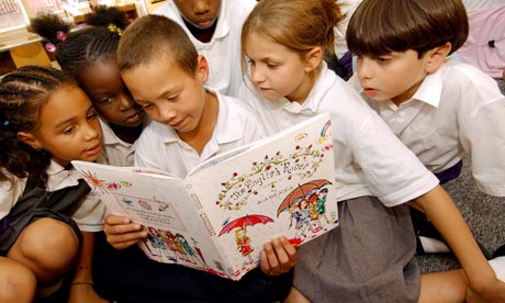 Pupils at the Hugh Myddleton primary school reading