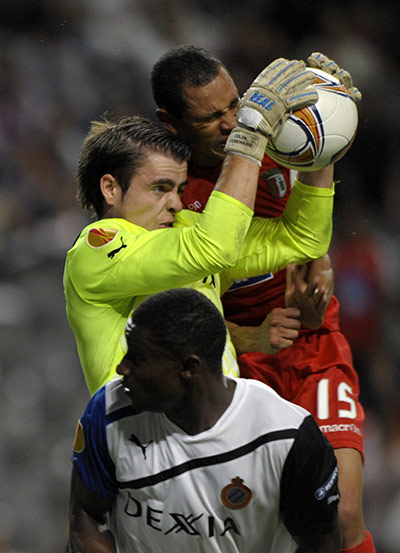 Europa League: Bruge goalkeeper Colin Coosemans catches the ball ahead of Braga's Baiano