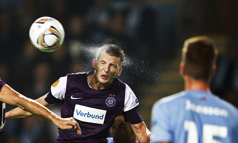 Europa League: Austria Vienna's Alexander Gorgon heads the ball against Malmo