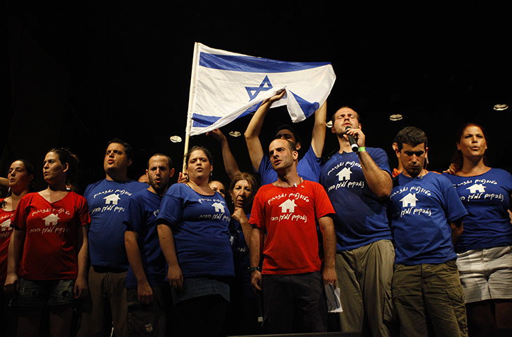 Protests in Israel: Tent City activists sing the Israeli national hymn during a mass rally 