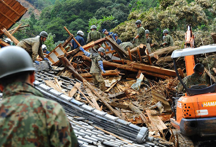 Typhoon Talas: rescuers at work