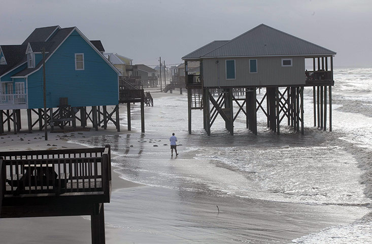 24 hours: Dauphin Island, Alabama, USA: Residents walk between beach houses 
