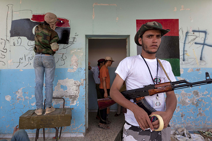 Sean Smith: Bani Walid: Libyan rebels stand in front of an abandoned building 