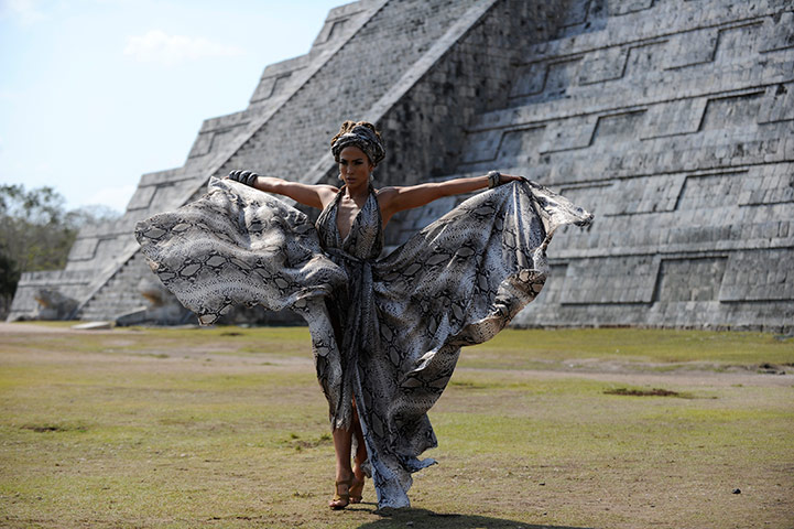 Fashion graveyard: Jennifer Lopez on location for 
