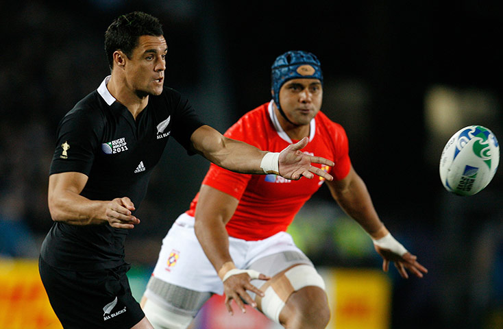 RWC game 1: Dan Carter offloads