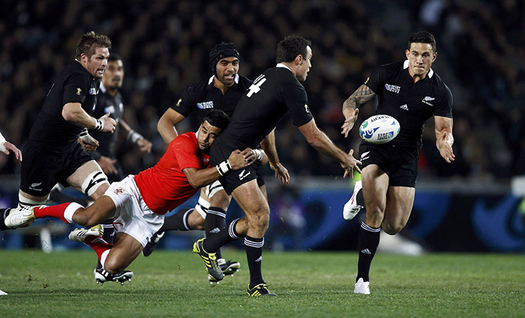 RWC game 1: Richard Kahui hands the ball off to teammate Sonny Bill Williams