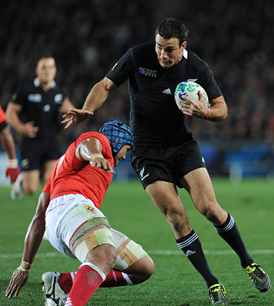 RWC game 1: Richard Kahui cuts inside Tonga's Sione Kalamafoni 