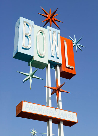 NY fashion inspirations: Bowling alley sign with 3D dingbat spikes, googie architecture style