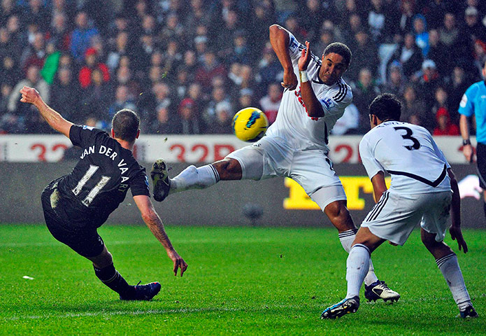 Premier league round up: Van der Vaart scores