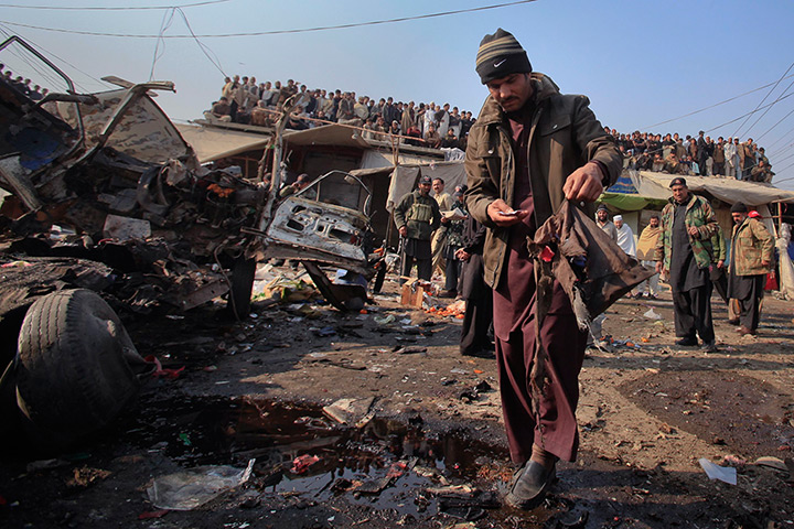 Pakistan bombing: plainclothes official