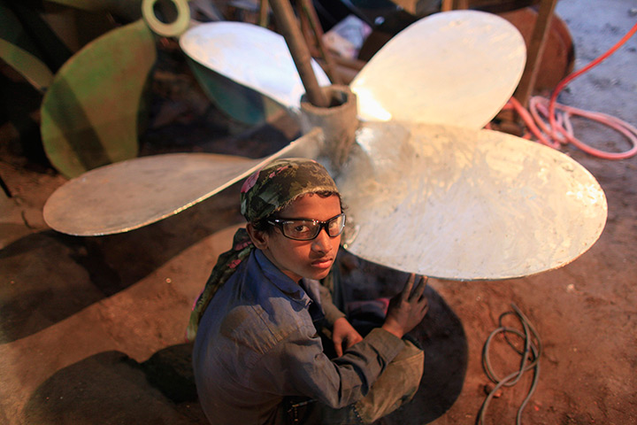 24 hours in pictures: Bpy works at a metal workshop making propellers in Dhaka