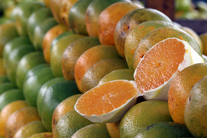 Week in business: Oranges at a market in Sao Paulo