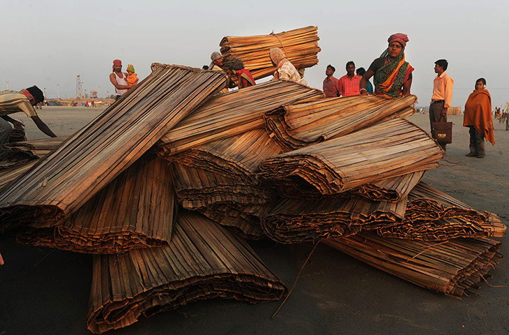 24 hours: India: Workers arrange straw mats before delivering them