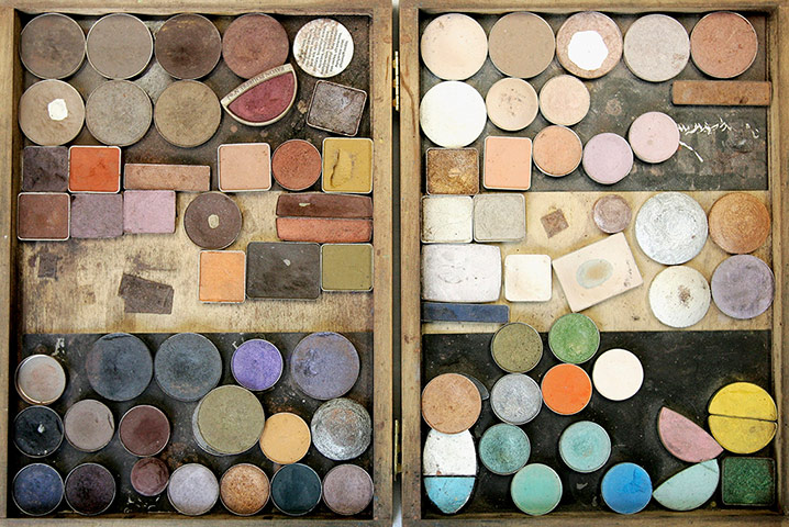 Seven Days on Stage: A box of makeup powder 