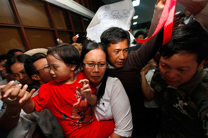 Burma prisoner released: Husand and wife prisoners arrive at Yangon domestic airport