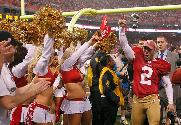 NFL Roundup: San Francisco 49ers' Akers celebrates defeating the New Orleans Saints