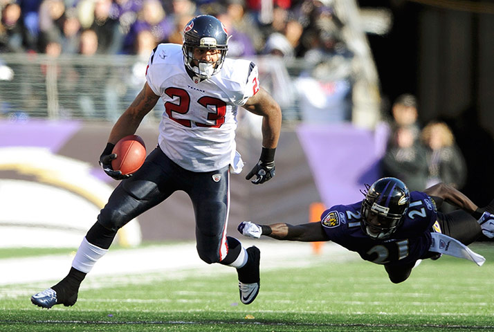 NFL Roundup: Houston Texans running back Foster gets away from Ravens cornerback Webb 