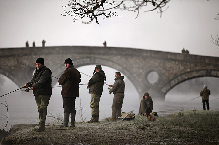 salmon fishing season: Anglers mark the opening of the salmon fishing season on the River Tay 