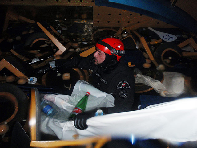 Costa Concordia: A coast guard diver searches inside the cruise ship Costa Concordia 