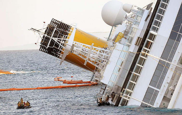 Costa Concordia: Rescuers place explosive charges