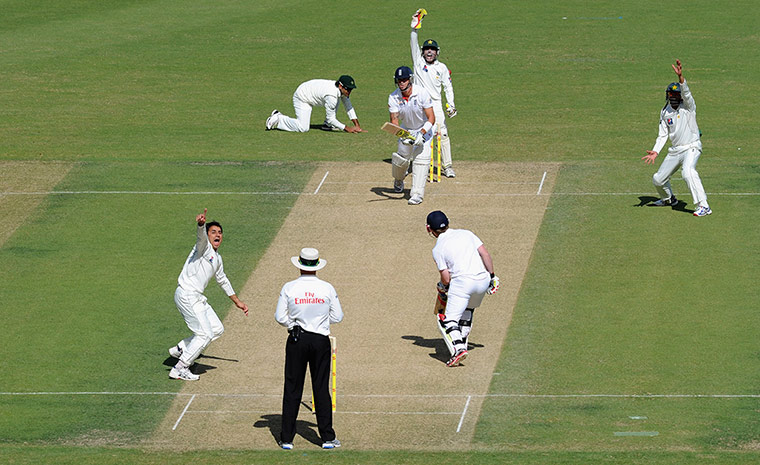 sport: England v Pakistan: 1st Test - Day One