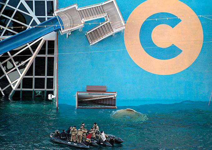 Rescue efforts continue: Italian navy divers approach the cruise ship 