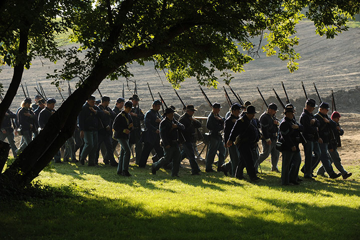 FTA: Michael Reynolds: Reenactors as Union soldiers march during the Cascades Civil War Muster