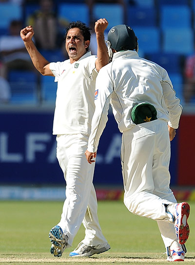 England Pakistan day 3: Pakistan's Abdul Rehman celebrates after dismissing England's Eoin Morgan